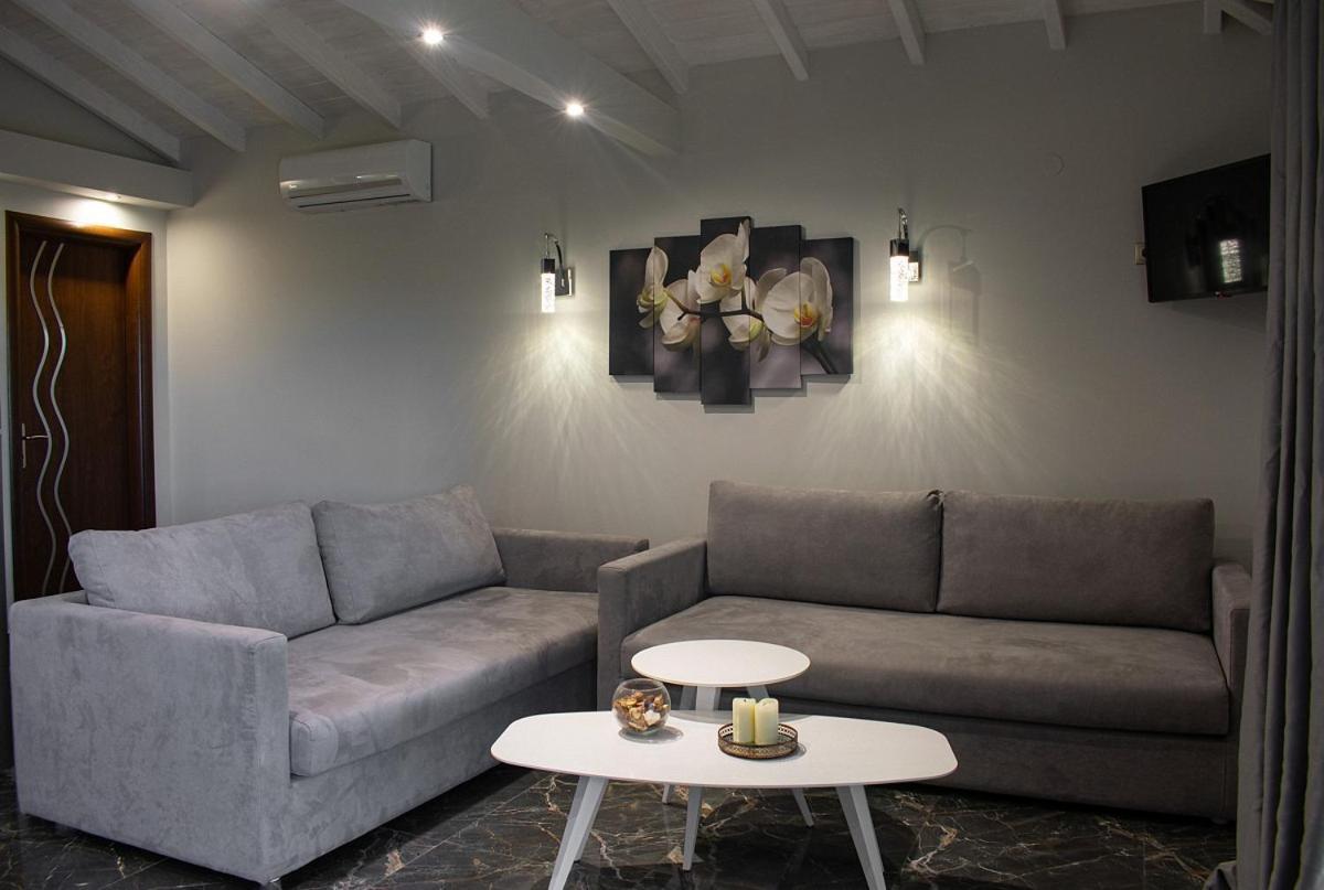 Stamos Apartments And Studios Vourvourou Exterior photo