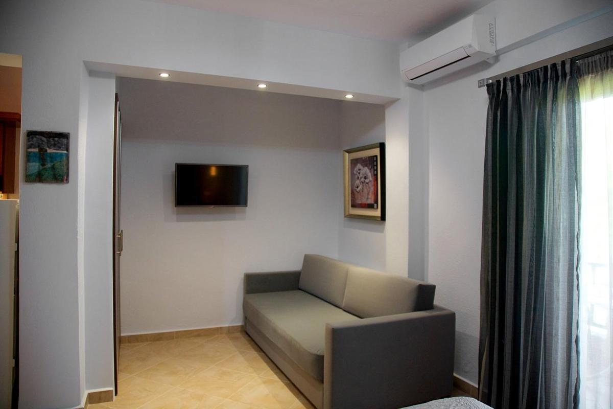 Stamos Apartments And Studios Vourvourou Room photo