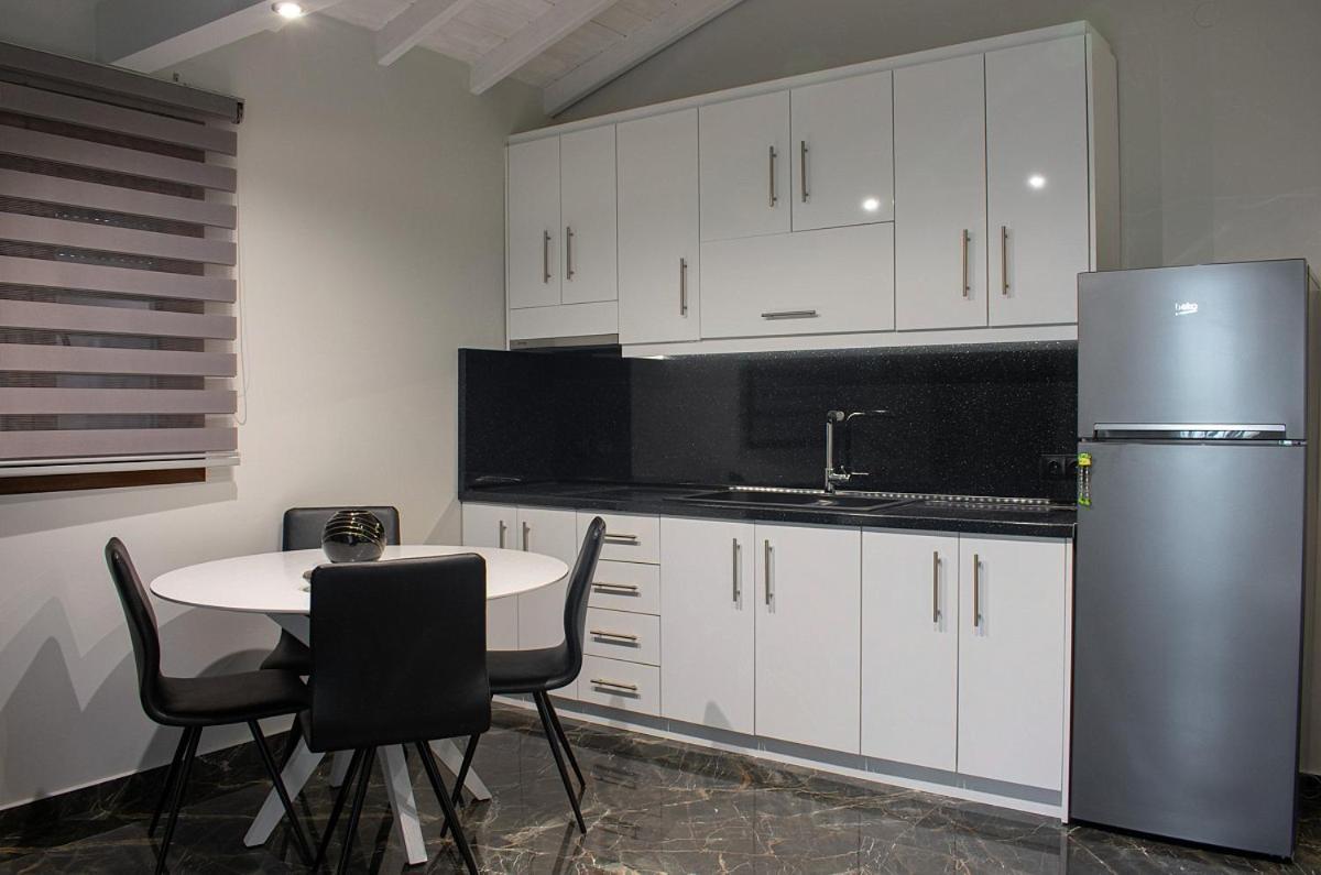 Stamos Apartments And Studios Vourvourou Room photo