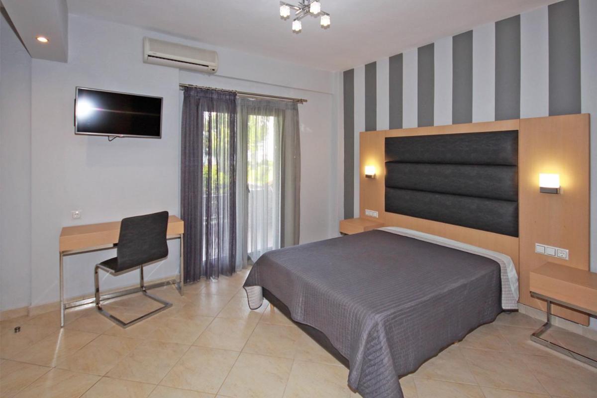 Stamos Apartments And Studios Vourvourou Room photo