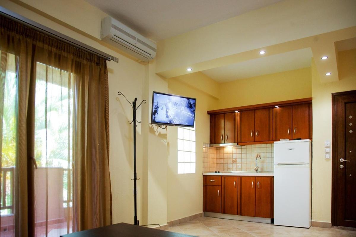 Stamos Apartments And Studios Vourvourou Room photo